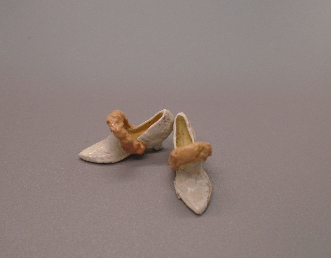 PAIR OF SHOES PAIR OF SHOES