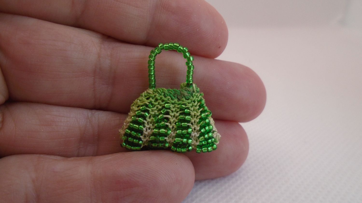 GREEN BEADED HANDBAG GREEN BEADED HANDBAG