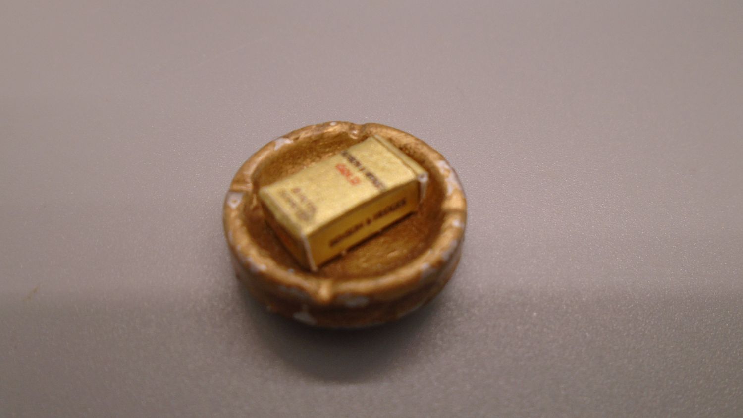 ASHTRAY WITH EMPTY PACKET IN