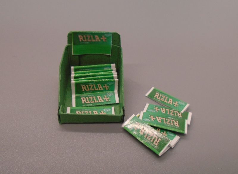 RIZZLA PAPERS DISPLAY BOX AND PACKETS