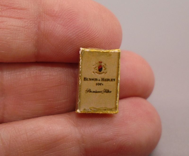 PACKET OF CIGARETTES
