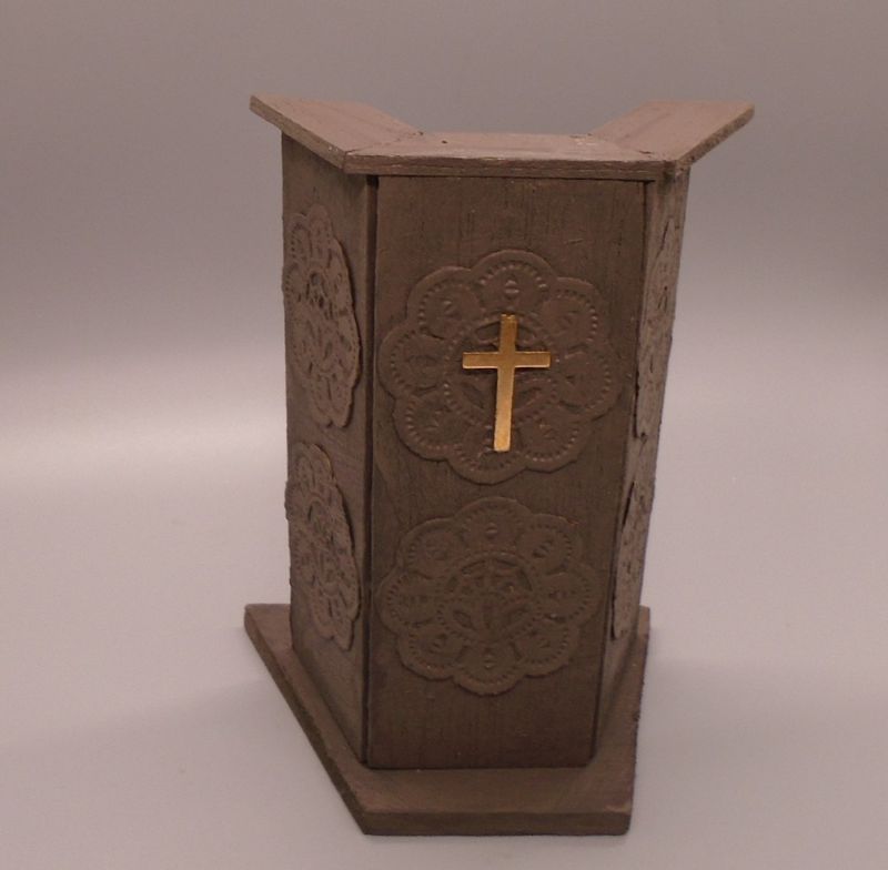 LECTUM WITH GOLD COLOUR CROSS