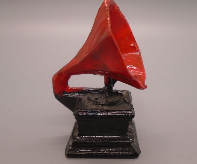 PHONOGRAPH