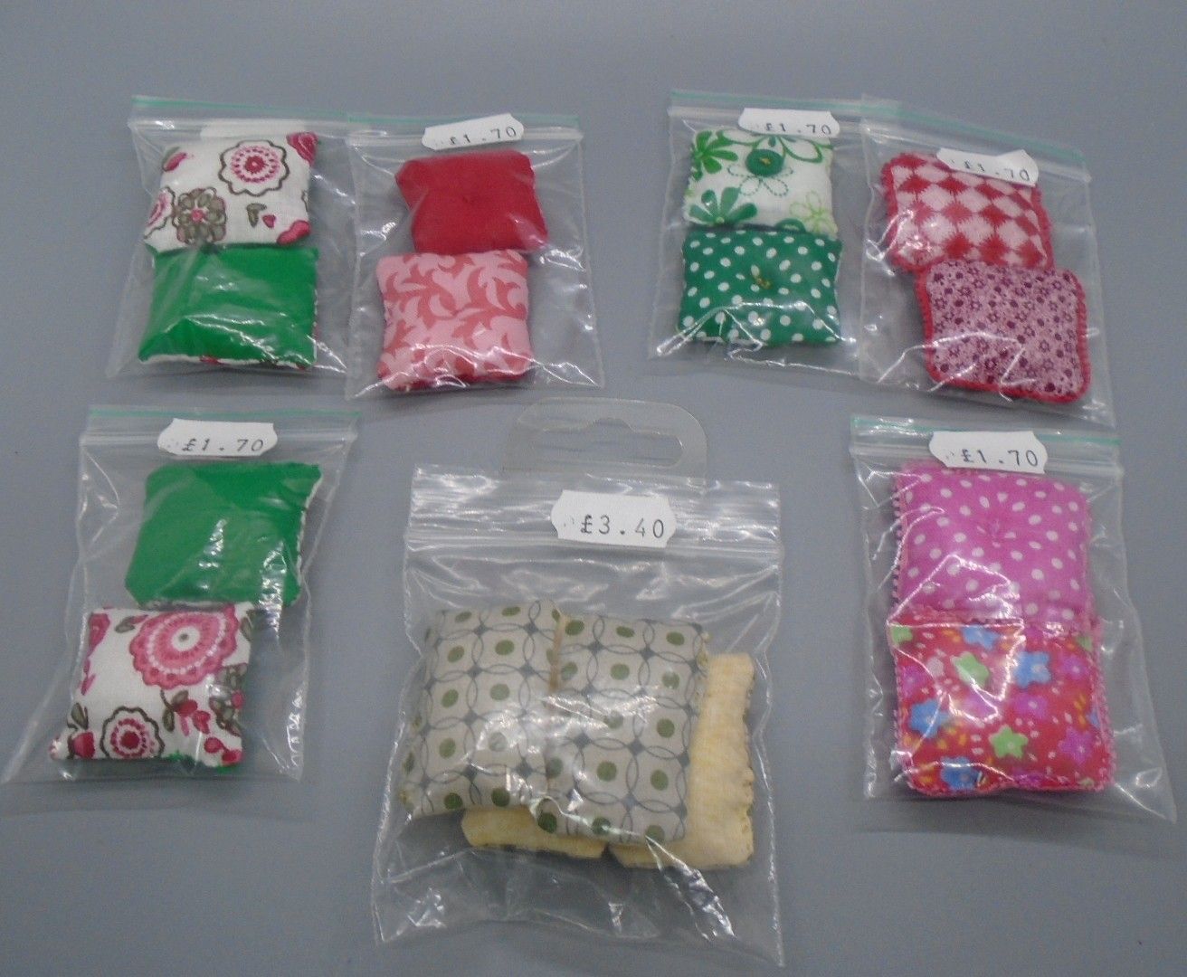 JOB LOT OF CUSHIONS JOB LOT OF CUSHIONS