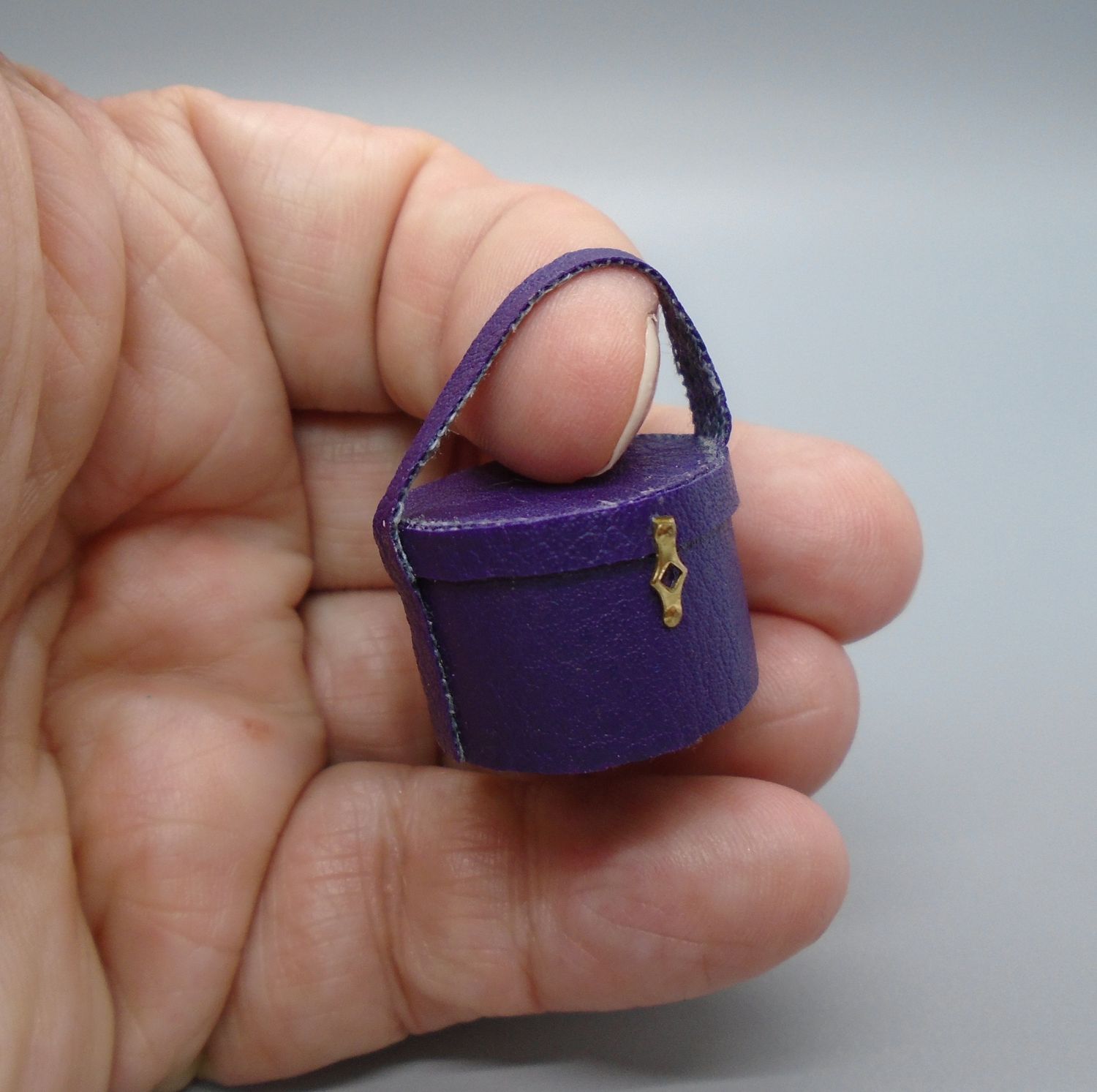 SMALL LEATHER HAT BOX