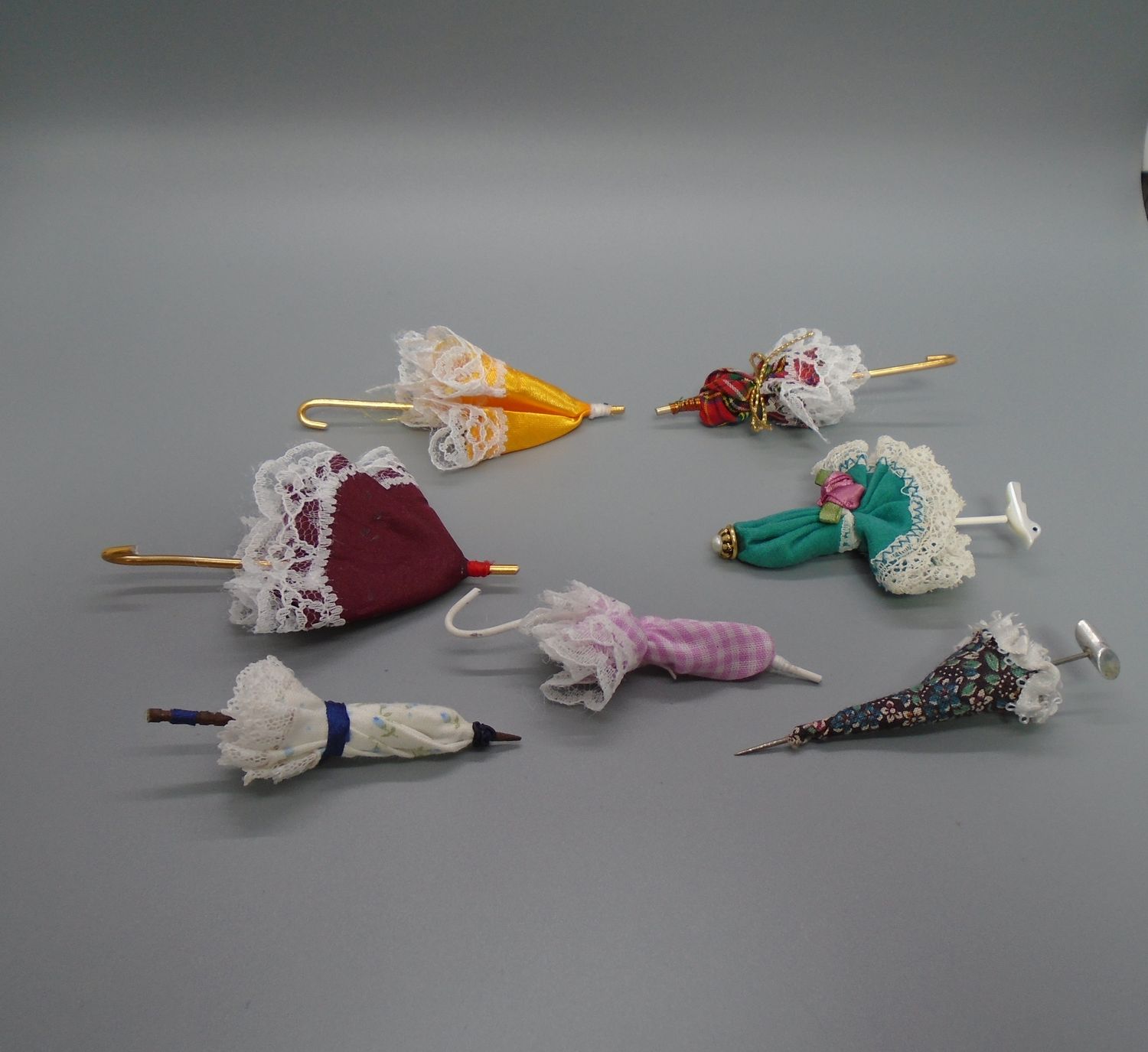 JOB LOT OF PARASOLS JOB LOT OF PARASOLS