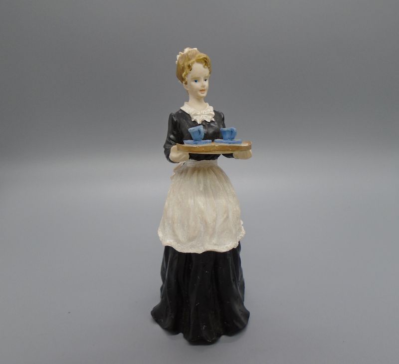 MAID WITH DRINKS
