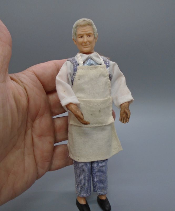 WORKING MAN WITH DIRTY HANDS