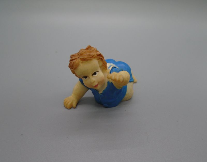 CRAWLING BABY BOY