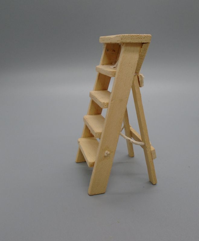 WOODEN STEP LADDER