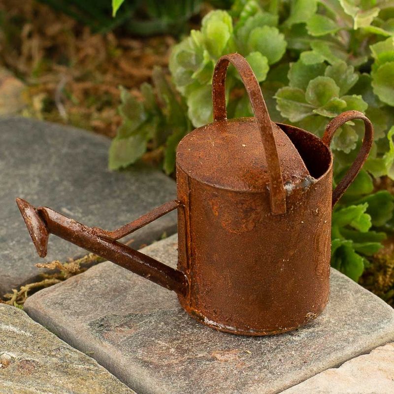 RUSTY WATERING CAN