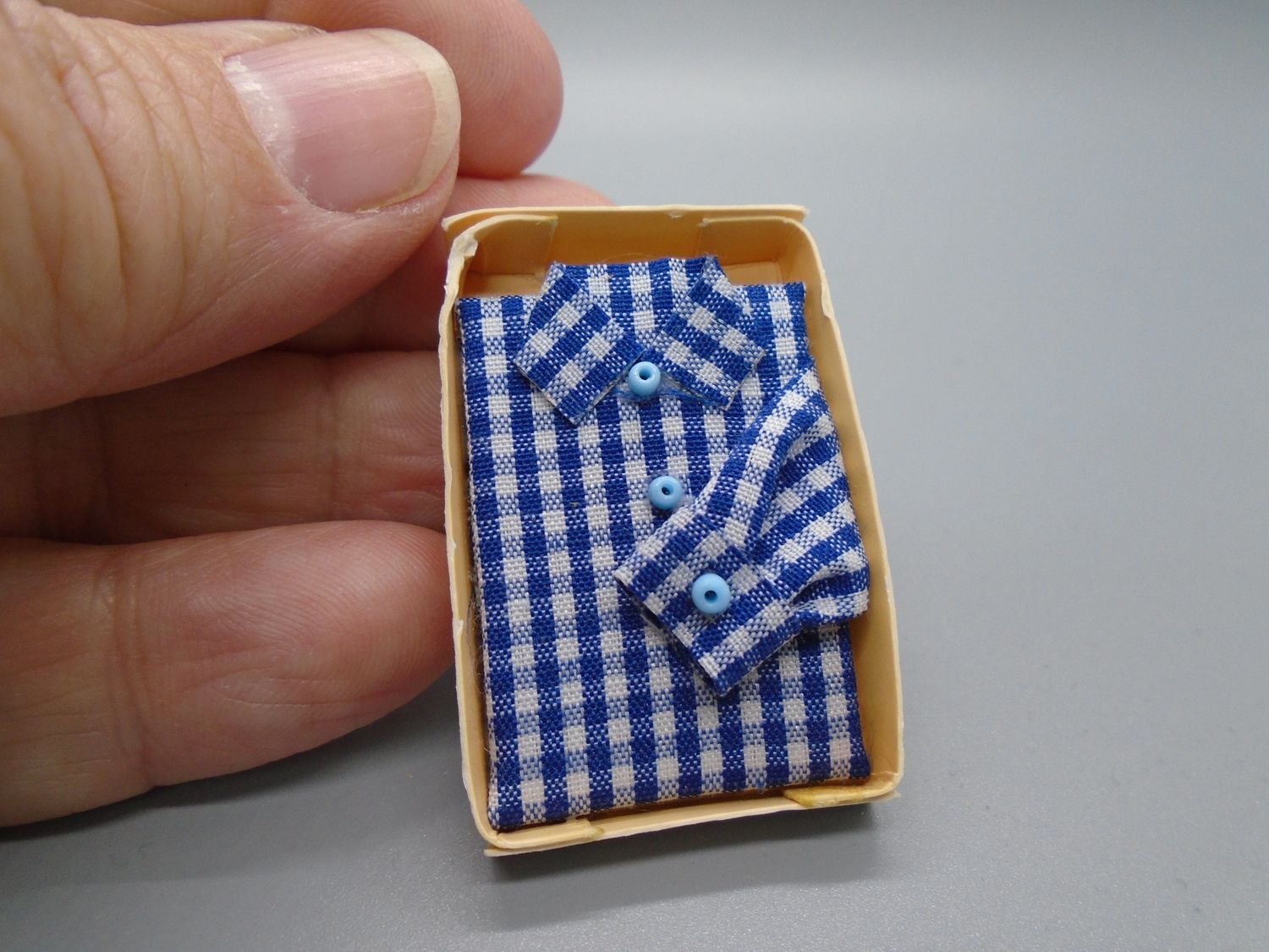 FOLDED SHIRT IN BOX FOLDED SHIRT IN BOX