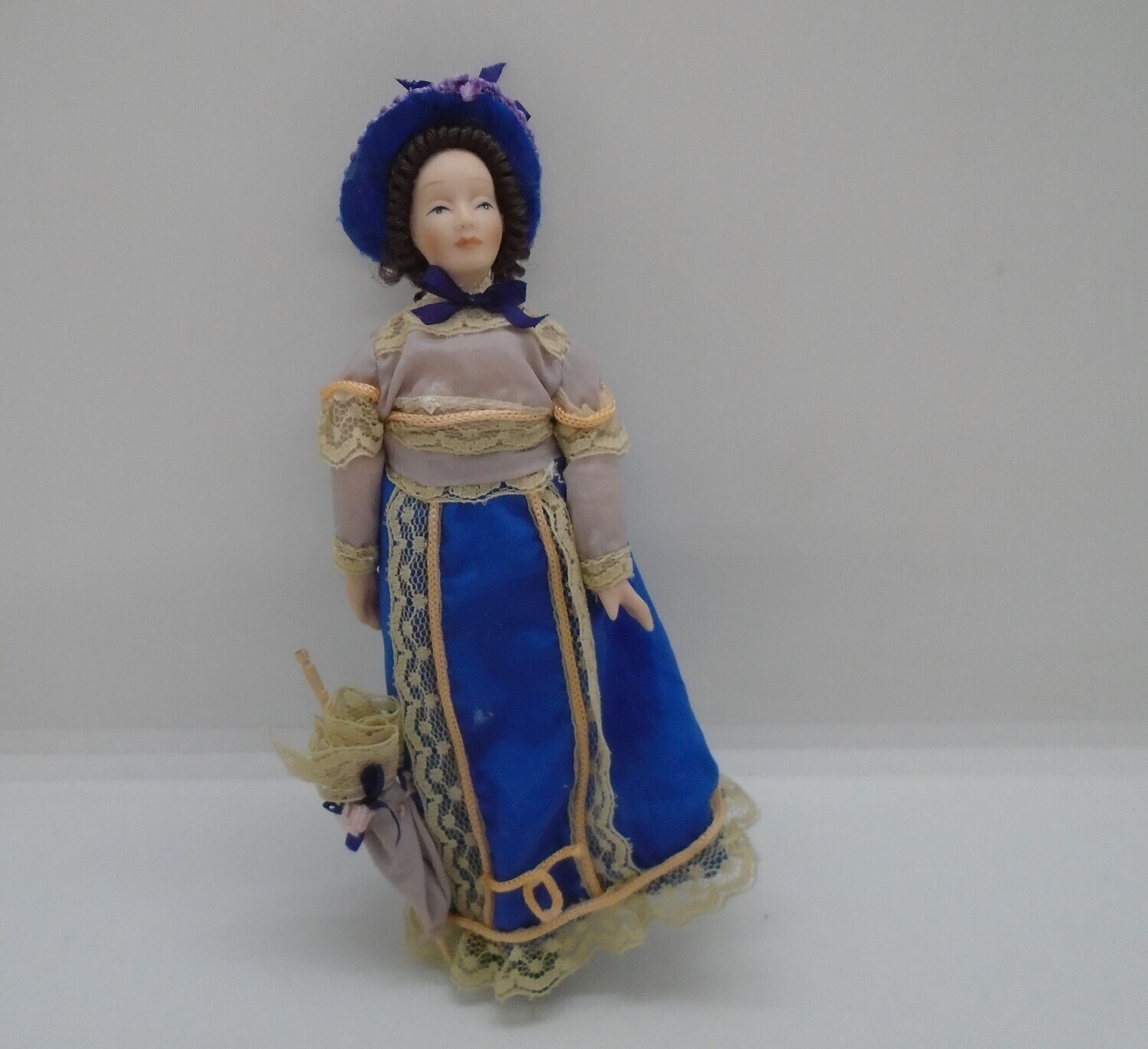 LADY IN BLUE WITH PARASOL/HAT