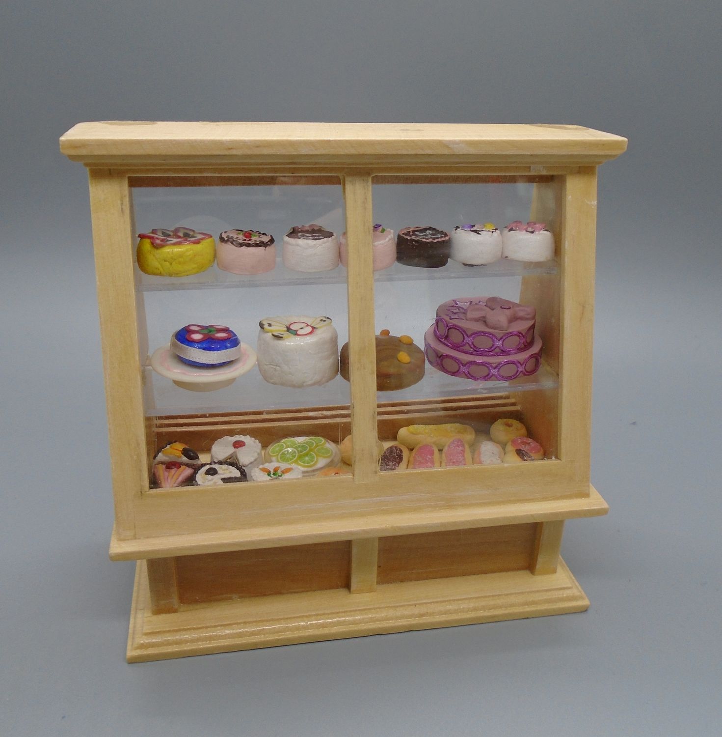 DRESSED CAKE COUNTER - PL7734 DRESSED CAKE COUNTER - PL7734