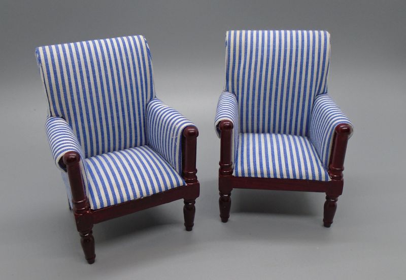 PAIR OF LOUNGE CHAIRS