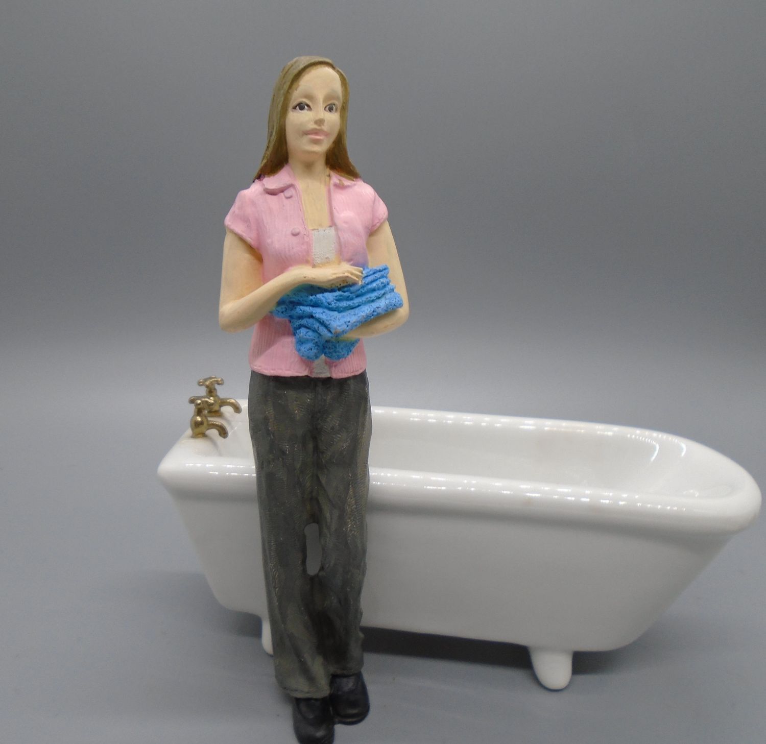 CUSTOM LADY WITH TOWELS