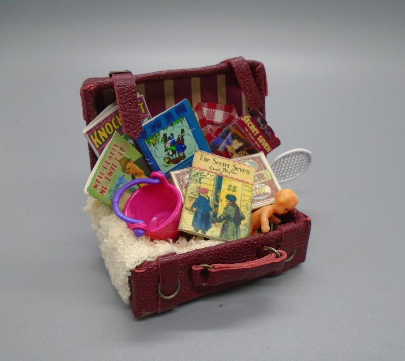 DRESSED HOLIDAY CASE