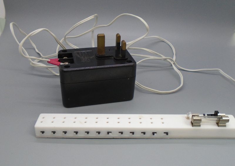TESTED EX DISPLAY TRANSFORMER AND POWER STRIP WITH INDIVIDUAL SWITCHES