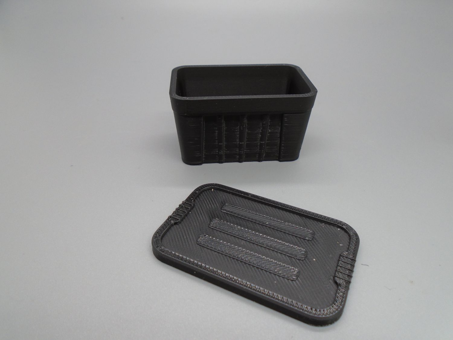 BLACK STORAGE BOX WITH LID