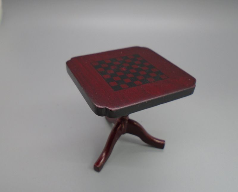 PEDALSTAL CHESS TABLE
