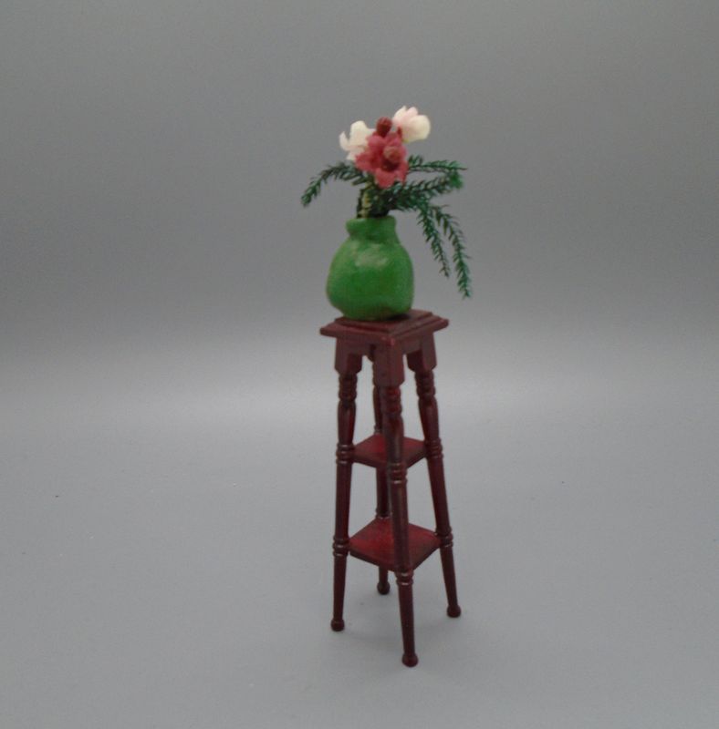 TALL PLANT STAND WITH PLANT