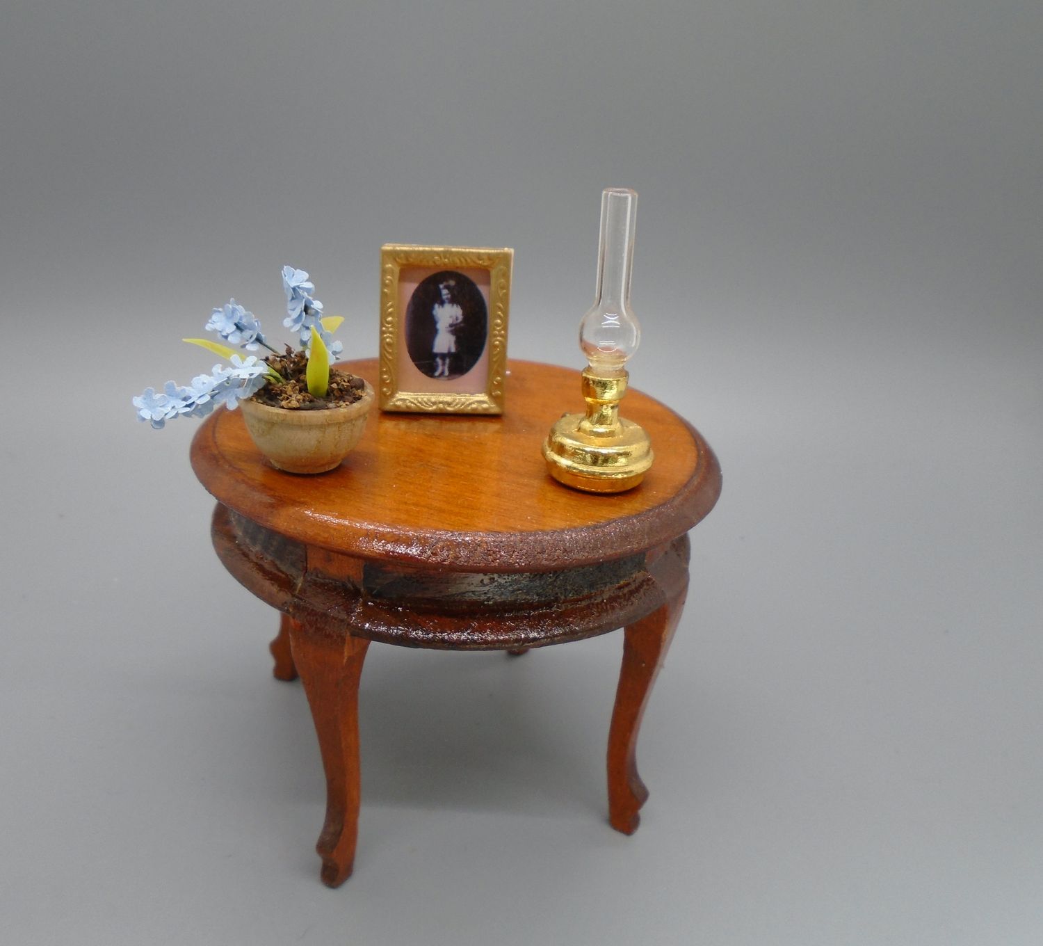 DRESSED ROUND TABLE