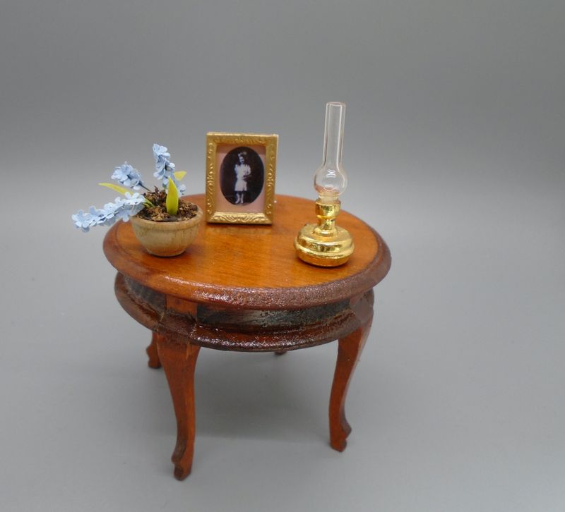 DRESSED ROUND TABLE