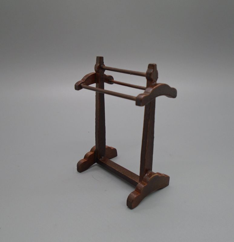 TOWEL/CLOTHES RAIL