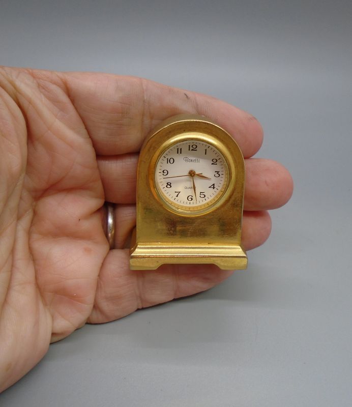 BATTERY OPERATED CLOCK