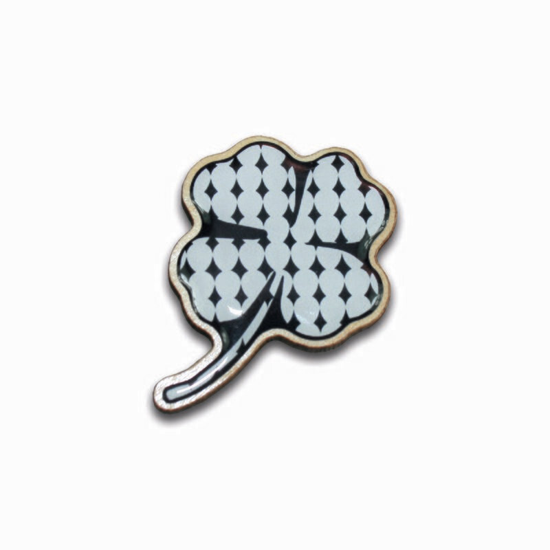 Woodpin Brosche Kleeblatt Woodpin Brosche Kleeblatt