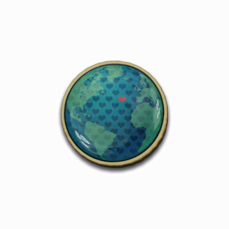 Woodpin Brosche Planet Erde Woodpin Brosche Planet Erde