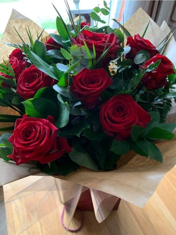 The Power of Love ? 12 Red Roses
