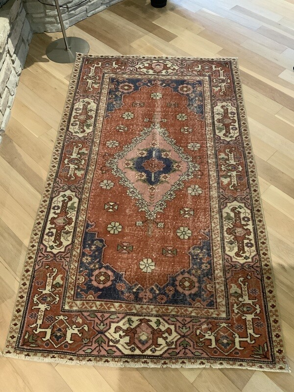 ANTALONIAN RUG 4.3 X 7.4