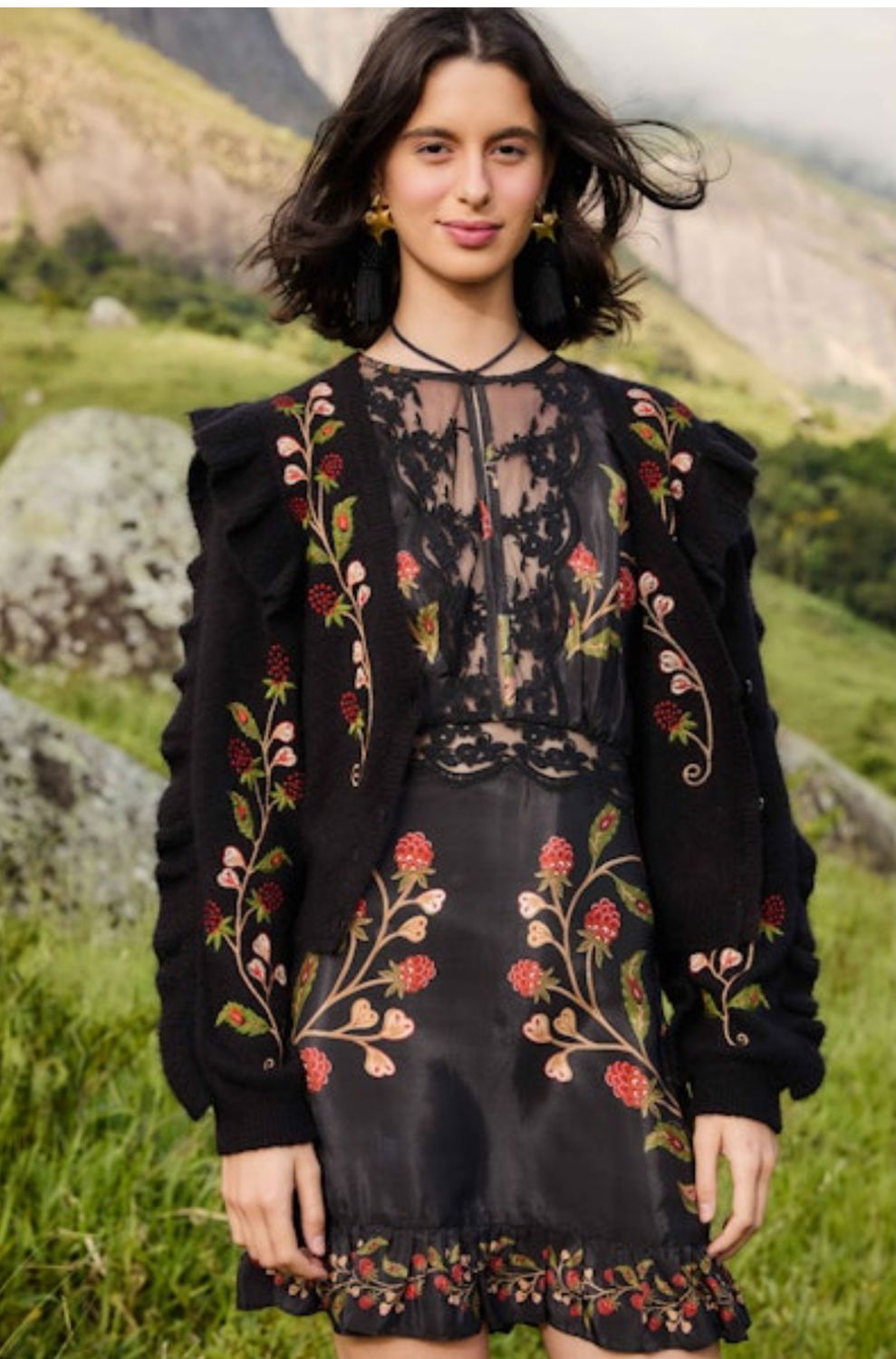 BERRY EMBROIDERY KNIT CARDIGAN