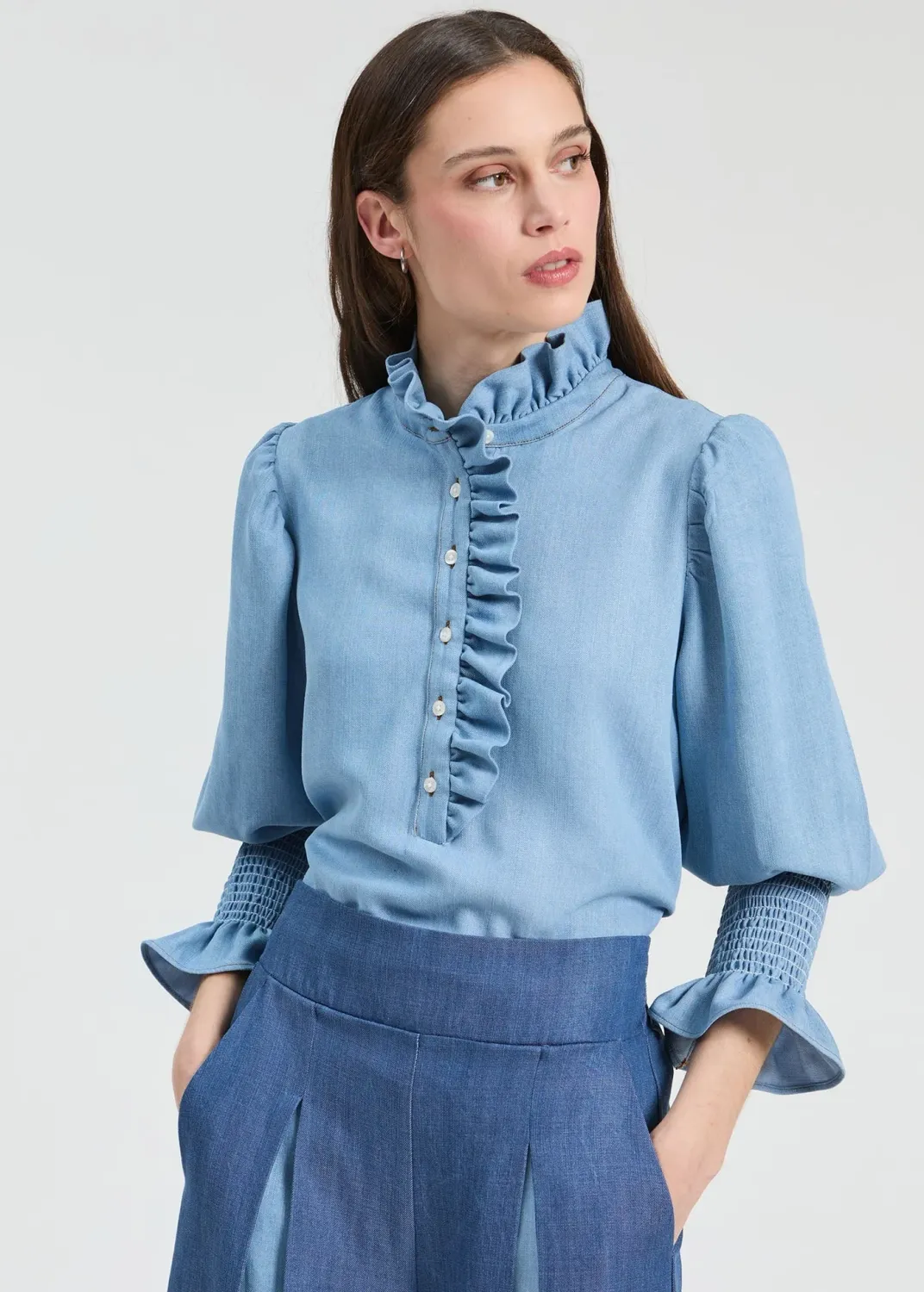 CHAMBRAY RUFFLE COLLAR