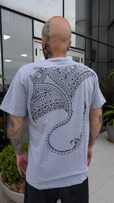 camiseta Arraia tribal (GG)