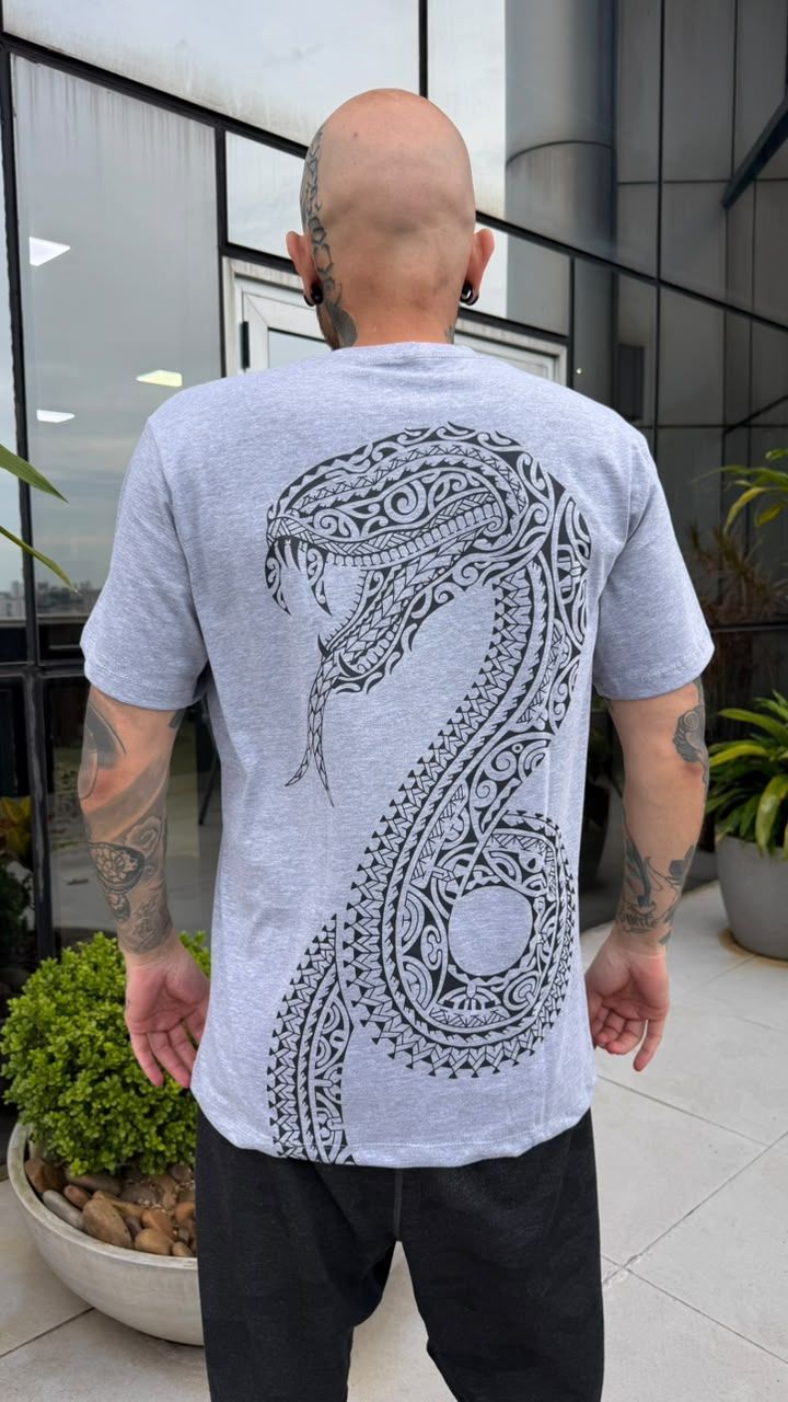 camiseta Cobra/serpente tribal (G)