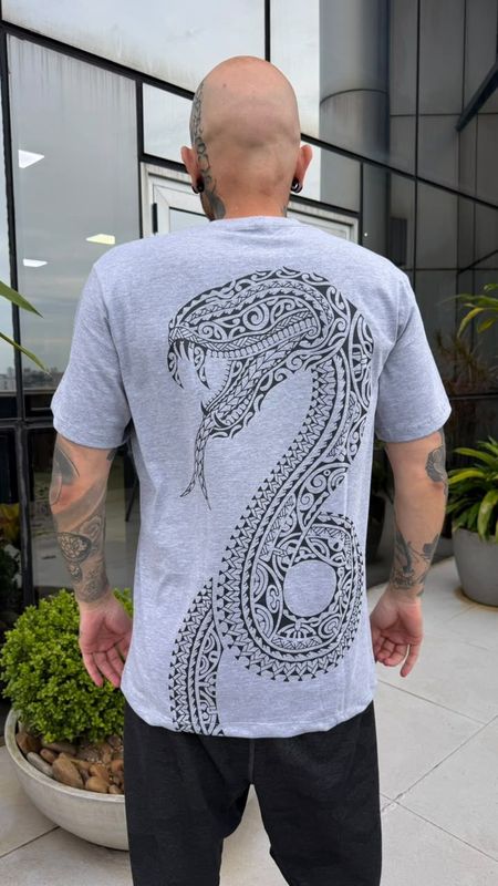 camiseta Cobra/serpente tribal (G)