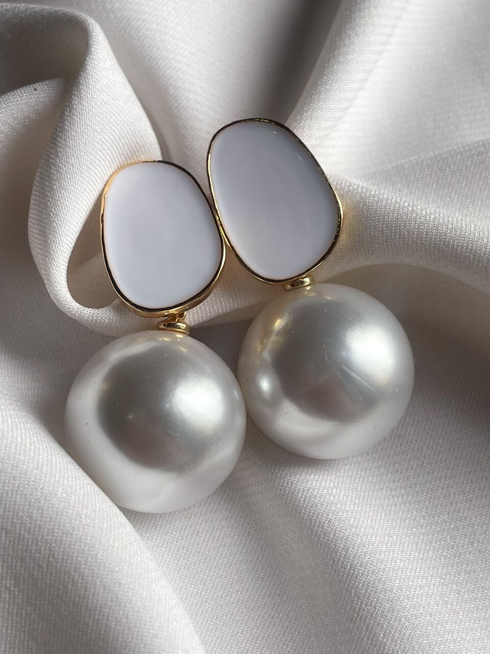 White pearl piece