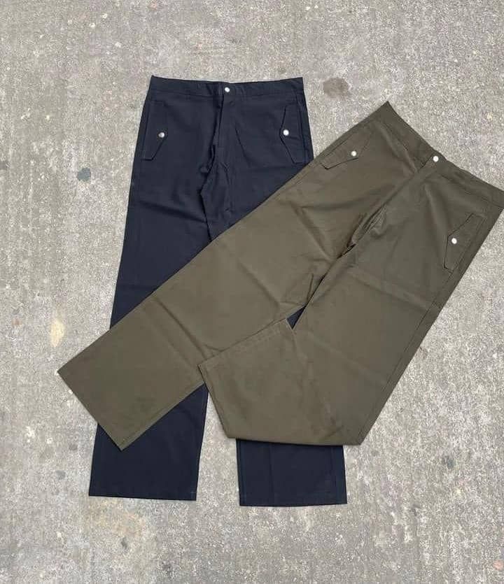 Reverse cargo pant