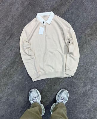 White collar sweatshirt