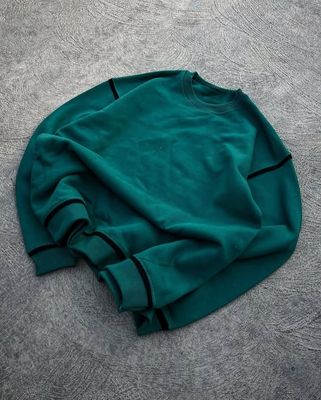 Cross arm sweatshirt