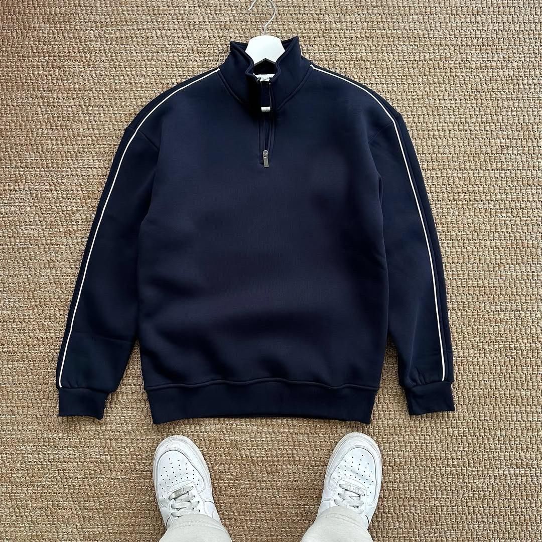 Thin Stripe Turtleneck sweatshirt