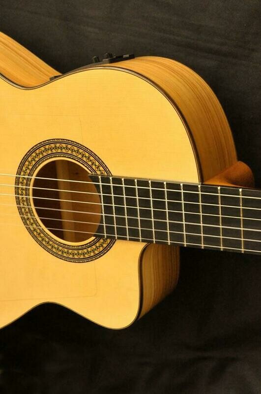 Flamenco-Guitar - Camps - Cutaway - CUT500 / Fishman Prefix Pro Blend Flamenco-Guitar - Camps - Cutaway - CUT500 / Fishman Prefix Pro Blend