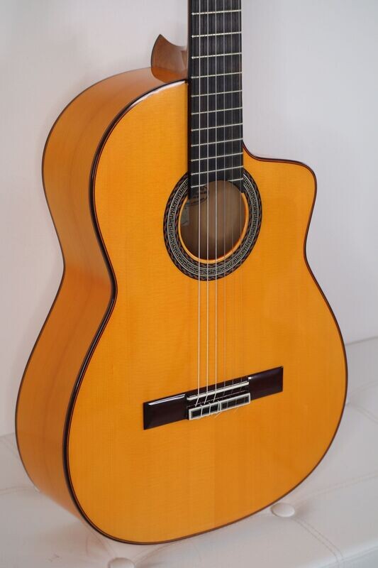 Custom-Shop: Premium Master-Flamenco-Guitar - Peña Vargas - Flamenca Blanca Cutaway