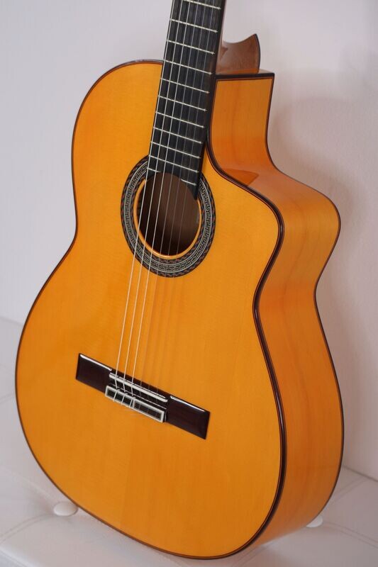 Custom-Shop: Premium Master-Flamenco-Guitar - Peña Vargas - Flamenca Blanca Cutaway