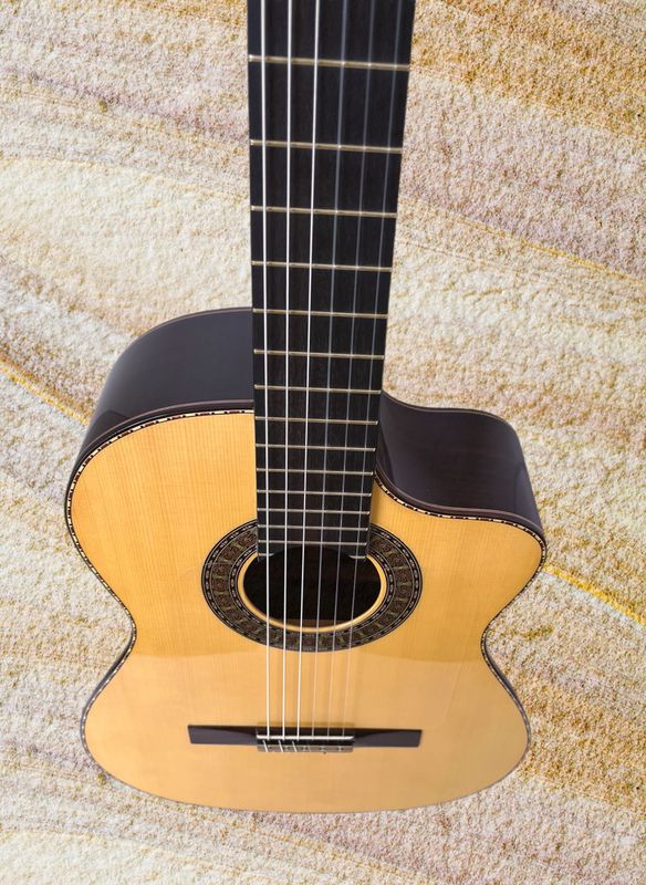 Guitarra Flamenca - Juan Montes - Flamenca Blanca Signature Modell - Cutaway Guitarra Flamenca - Juan Montes - Flamenca Blanca Signature Modell - Cutaway