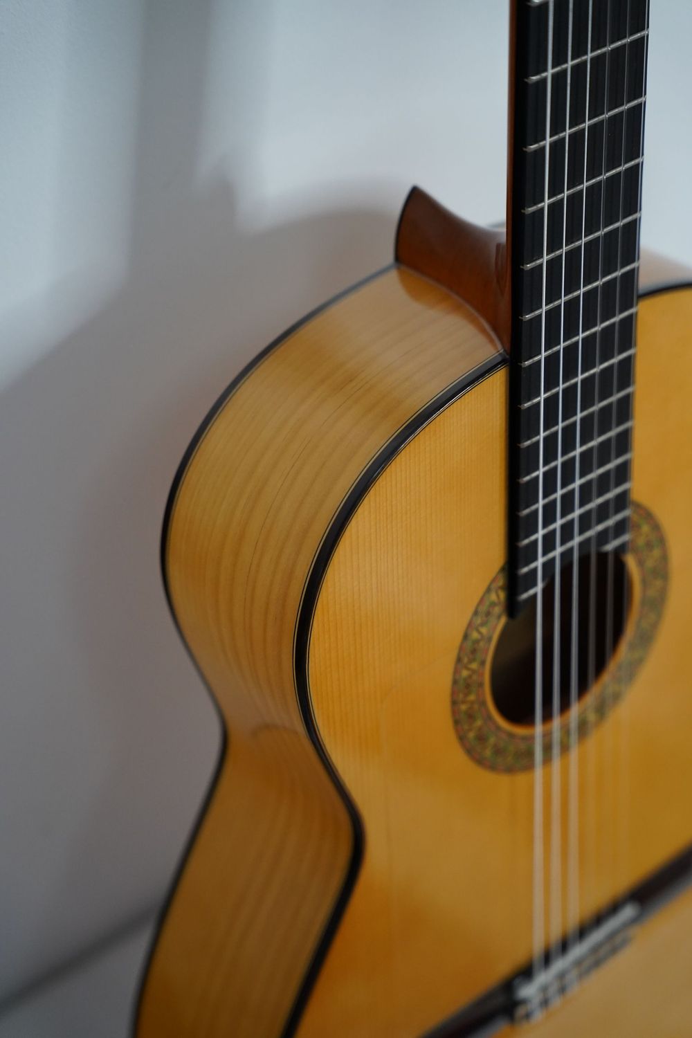 Tipp: Flamenco-Gitarre “Duende Flamenco” Ltd. Edition Bearclaw-Decke - mit Tonabnehmer