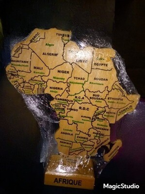 Carte de l'AFRIQUE sculptée au bois