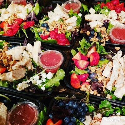 Chicken WALNUT/FETA/BLUEBERRY/STRAWBERRY SALAD